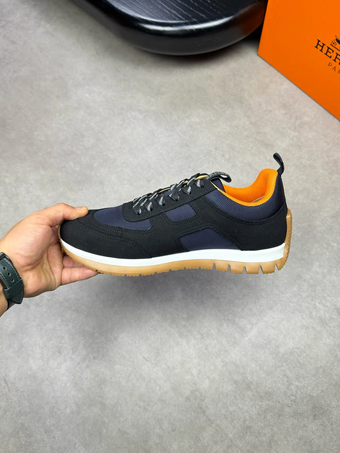 [HERMES] Hermès men's shoes 💰680💰 - high-end quality original items 🔍🔍🔍 casual sports shoes - upper: 🔝 suede environmentally friendly leather, brand high mercerized canvas body with forged ´H´ totem, tongue webbing injection molded brand logo - lining: brand canvas, foot pads; water-dyed cowhide -Outsole: ultra-light T men's shoes 💰U foam; two-color molded outsole -Ultra-high quality control, fine workmanship: highlighted (high-end, extravagance, grade) -Size: 39-44 (38, 45, can be customized)